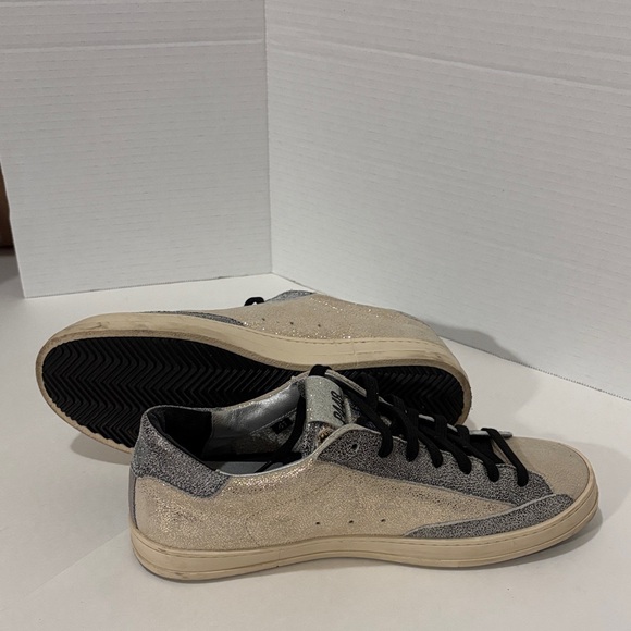 🔵P448 “LIKE NEW” Silver Glitter Sneakers with Black Laces - Picture 4 of 11